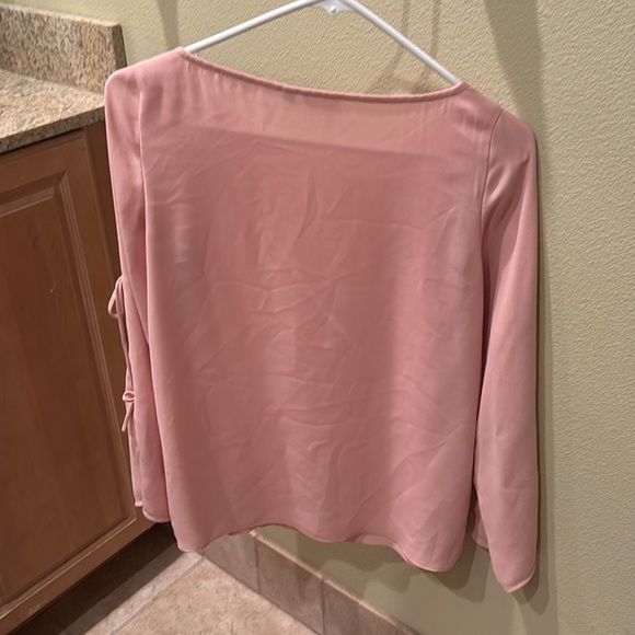 Wilfred woman's baby pink long sleeve top with ties on the sleeves - Picture 7 of 10